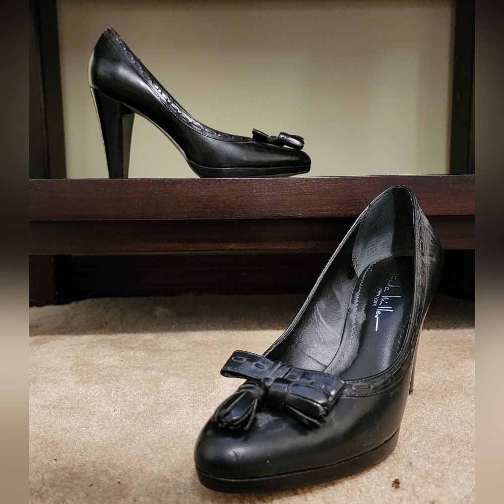 Nicole Miller Black leather Pumps - size 8